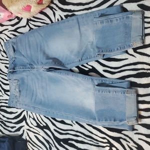 Light blue faded, roll cuff bottom, skinny jeans. Size small.